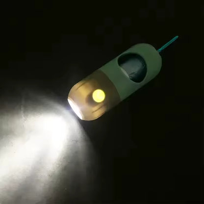 מחזיק שקיות עם תאורה שמלווה אותך בכל טיול 🐾💡