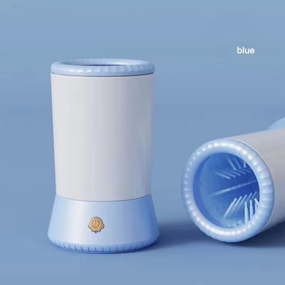 הכוס שמנקה את כפות הרגליים של הכלב בלחיצת כפתור