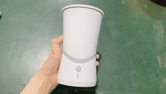 הכוס שמנקה את כפות הרגליים של הכלב בלחיצת כפתור